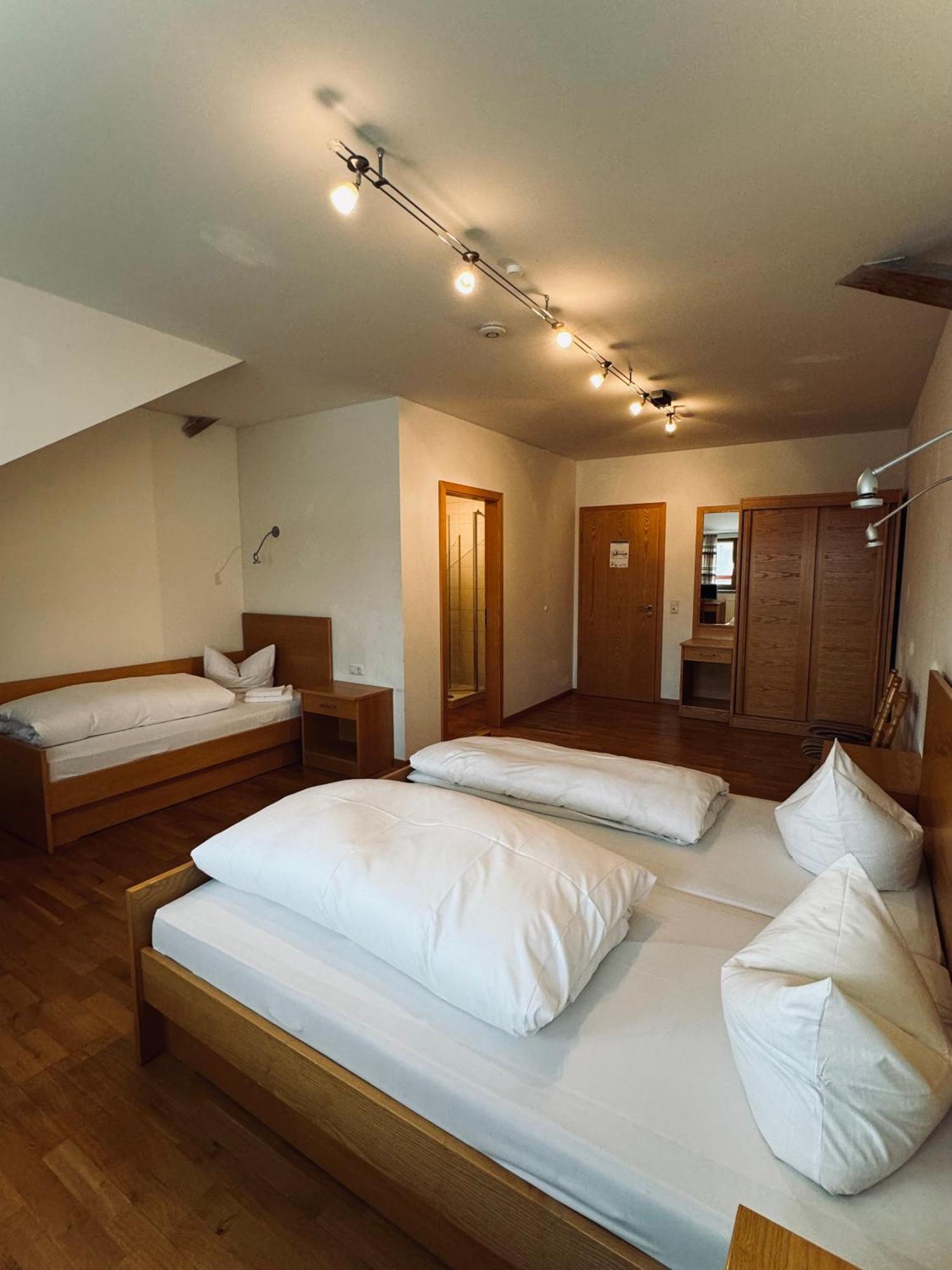 Landgasthof Hotel Zwickl Deggendorf Exterior photo